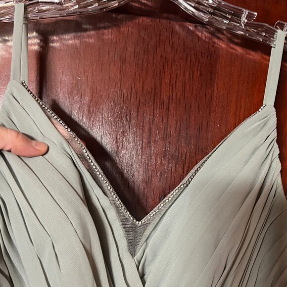 Kleinfeld Double-Lined Platinum Bridesmaid/Prom Gown with Rhinestone Trim Size 2 - Picture 6 of 13